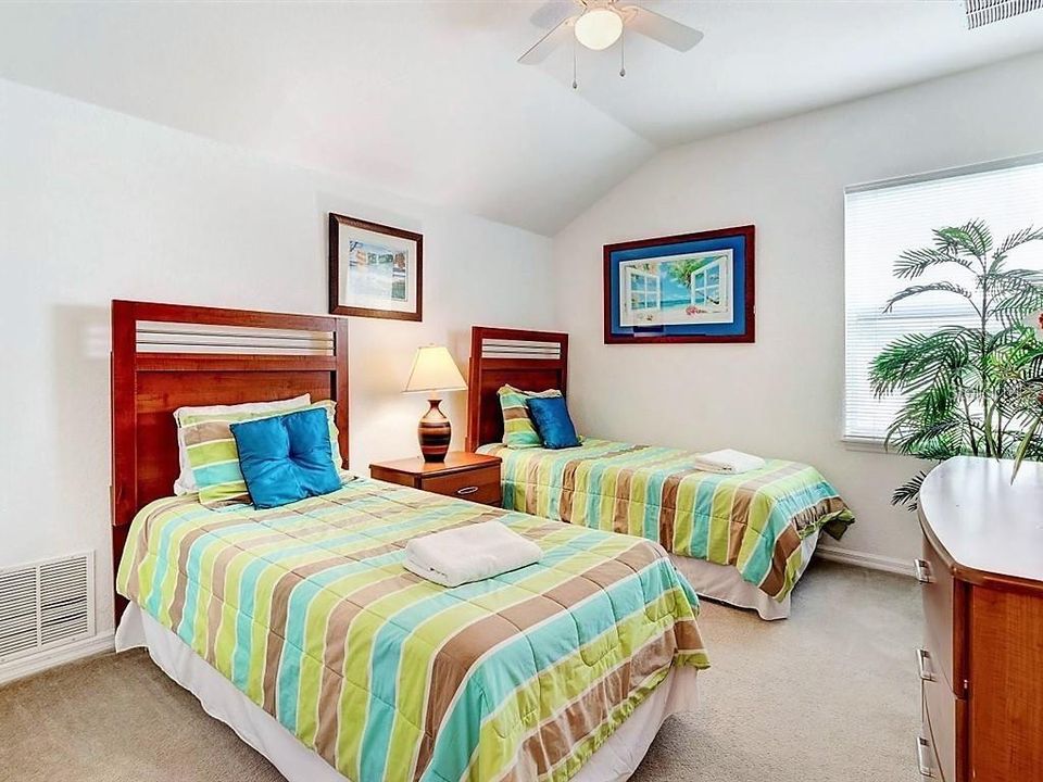 В аренду: $2,400 (5 спален, 3 ванн, 2488 Квадратных фут)