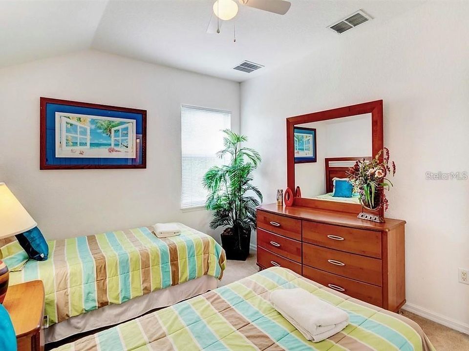 В аренду: $2,400 (5 спален, 3 ванн, 2488 Квадратных фут)