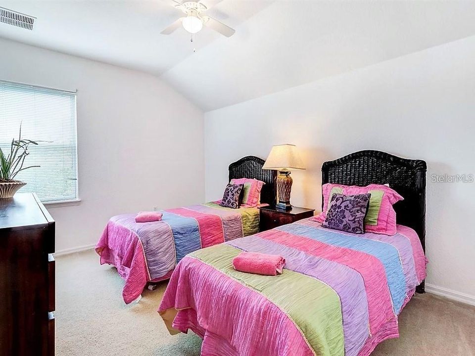 В аренду: $2,400 (5 спален, 3 ванн, 2488 Квадратных фут)