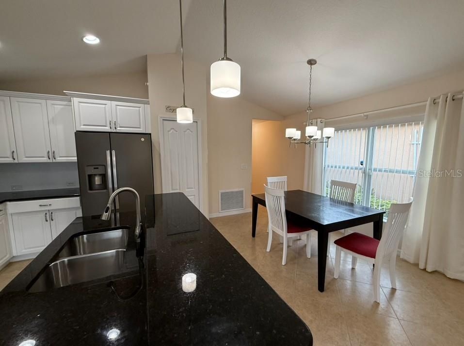 出租: $1,995 (2 贝兹, 2 浴室, 1258 平方英尺)