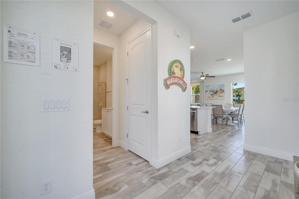 待售: $400,000 (4 贝兹, 3 浴室, 1712 平方英尺)