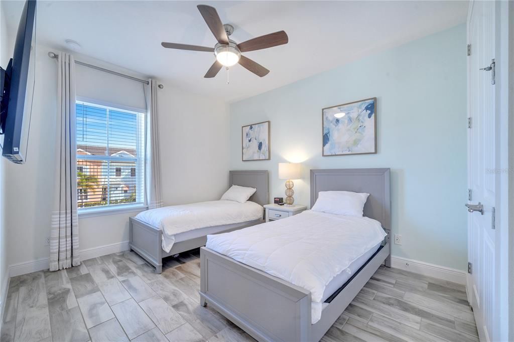 待售: $400,000 (4 贝兹, 3 浴室, 1712 平方英尺)