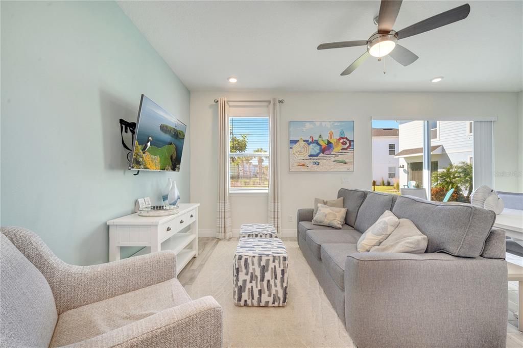 待售: $400,000 (4 贝兹, 3 浴室, 1712 平方英尺)