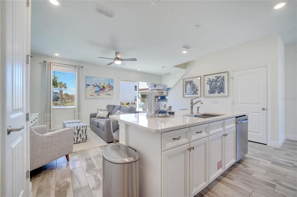 待售: $400,000 (4 贝兹, 3 浴室, 1712 平方英尺)