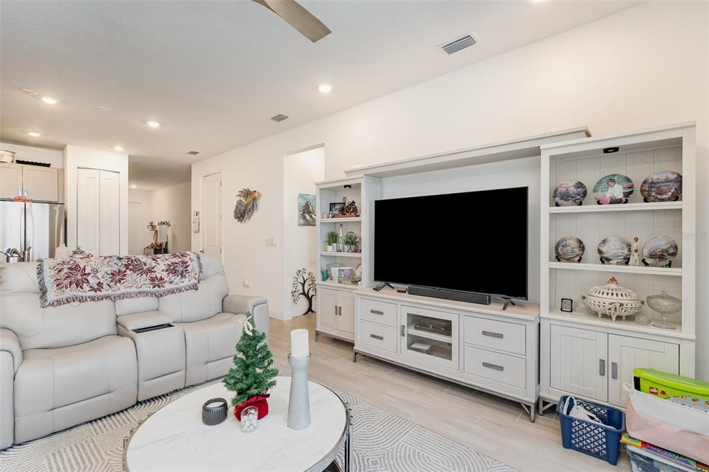 На продажу: $265,000 (2 спален, 2 ванн, 1306 Квадратных фут)