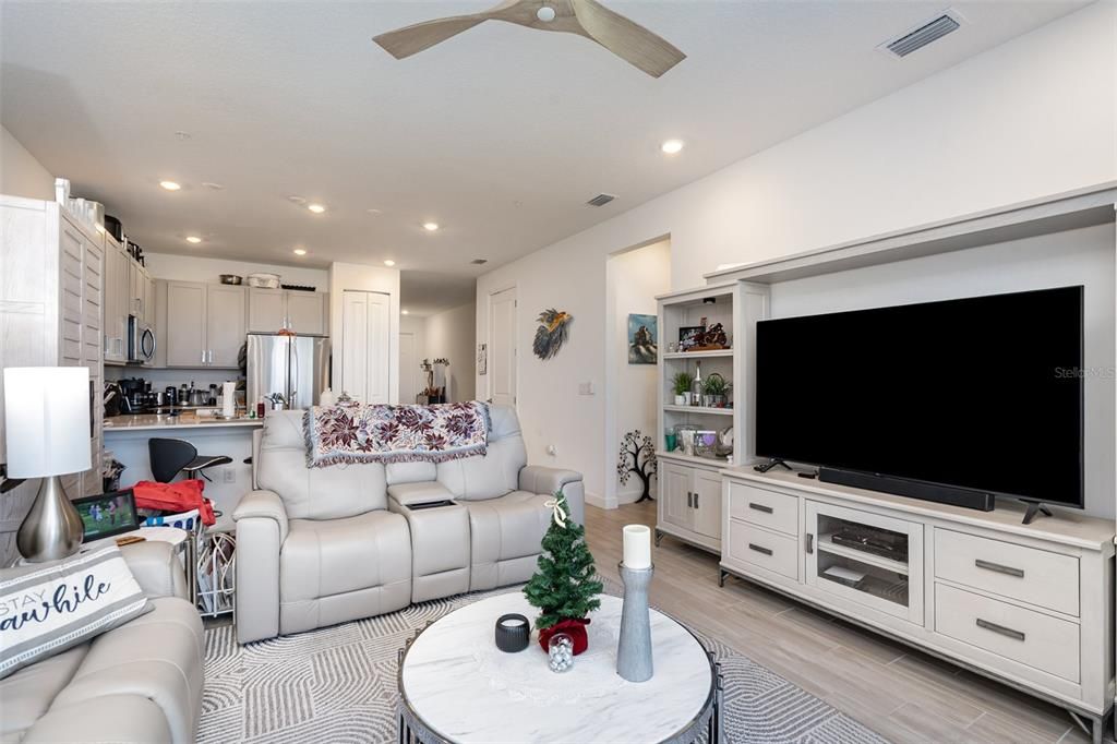 На продажу: $265,000 (2 спален, 2 ванн, 1306 Квадратных фут)