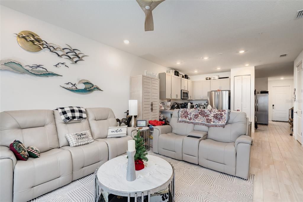 На продажу: $265,000 (2 спален, 2 ванн, 1306 Квадратных фут)