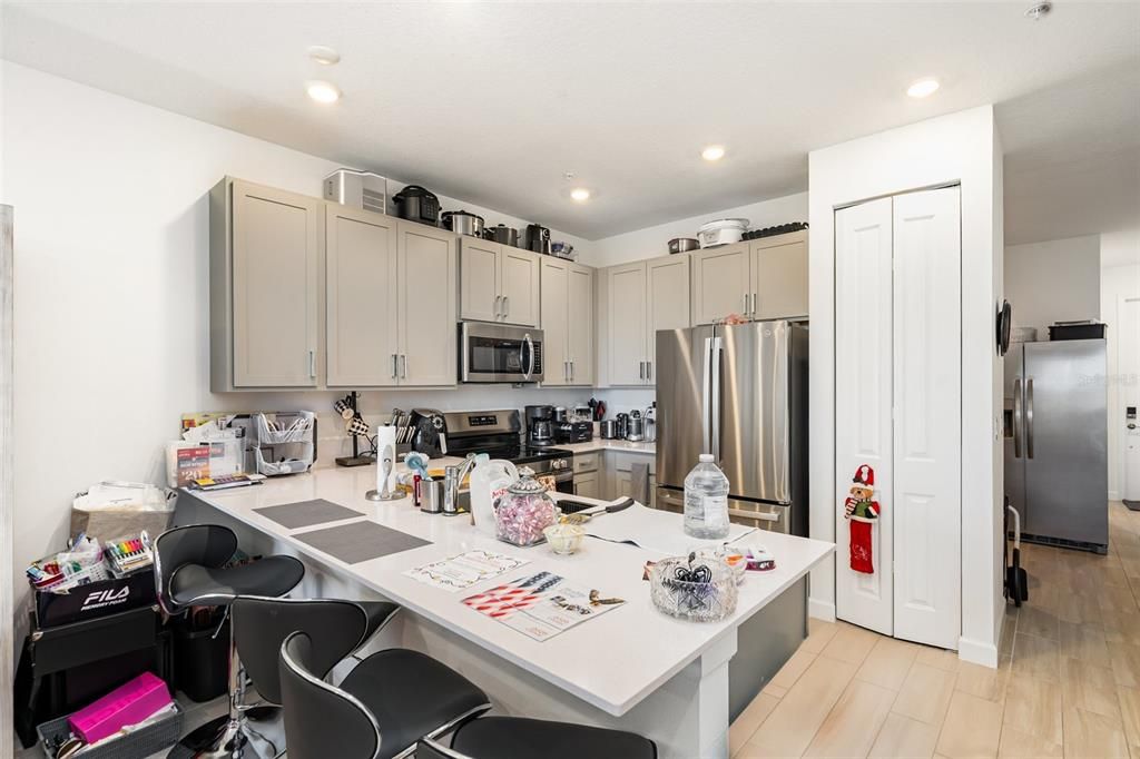 На продажу: $265,000 (2 спален, 2 ванн, 1306 Квадратных фут)