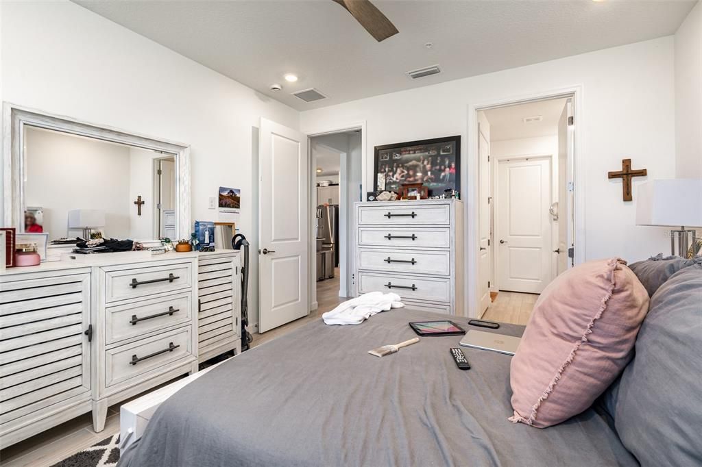 На продажу: $265,000 (2 спален, 2 ванн, 1306 Квадратных фут)