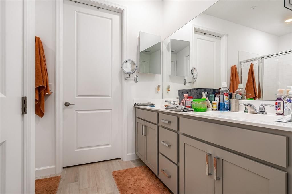 На продажу: $265,000 (2 спален, 2 ванн, 1306 Квадратных фут)