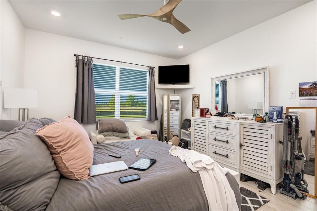 На продажу: $265,000 (2 спален, 2 ванн, 1306 Квадратных фут)