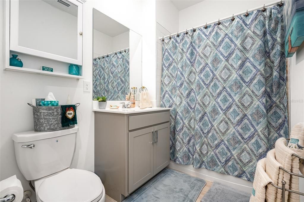 На продажу: $265,000 (2 спален, 2 ванн, 1306 Квадратных фут)