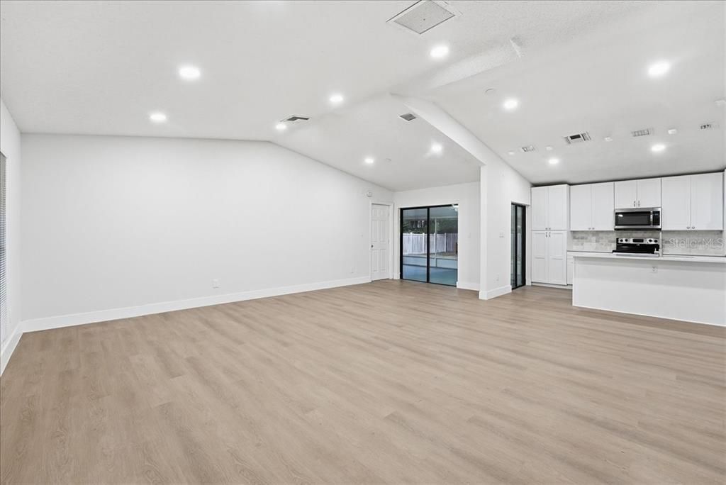 En Renta: $2,795 (4 camas, 2 baños, 1695 Pies cuadrados)