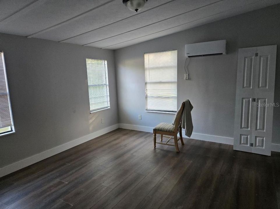 待售: $295,000 (4 贝兹, 2 浴室, 1500 平方英尺)