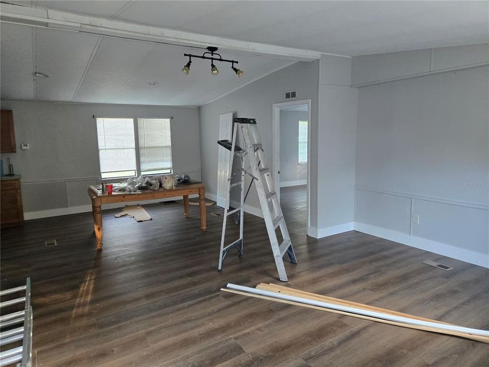 待售: $295,000 (4 贝兹, 2 浴室, 1500 平方英尺)