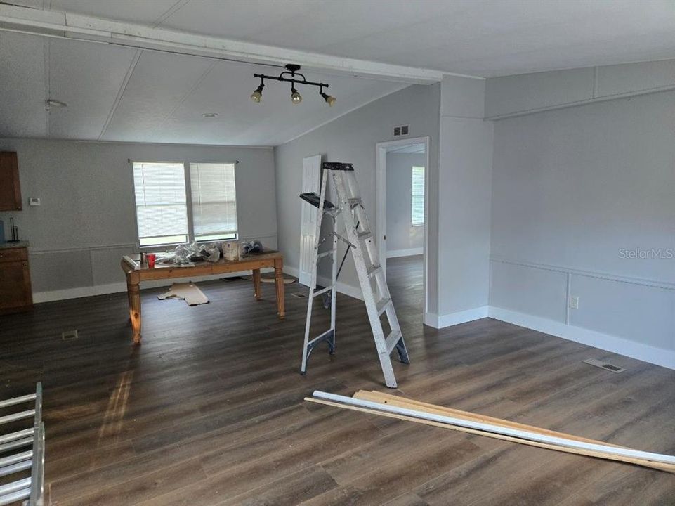 待售: $295,000 (4 贝兹, 2 浴室, 1500 平方英尺)