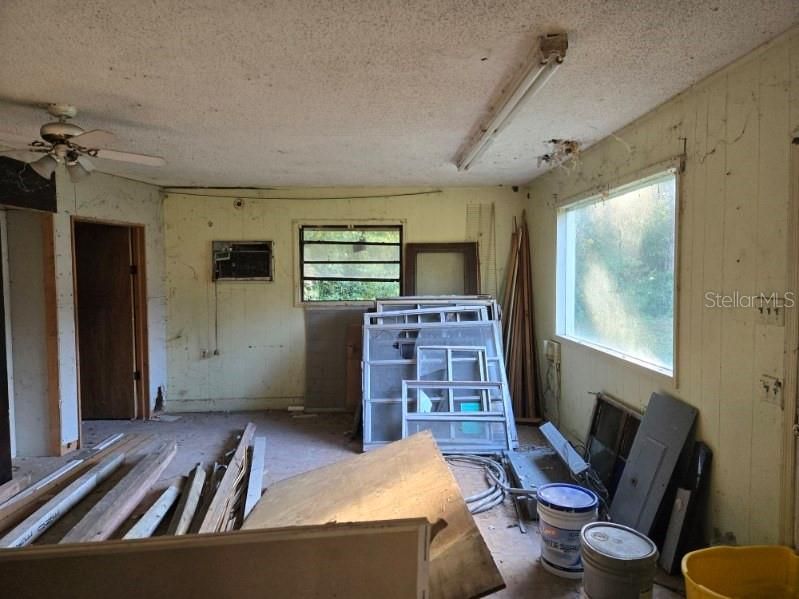 待售: $295,000 (4 贝兹, 2 浴室, 1500 平方英尺)