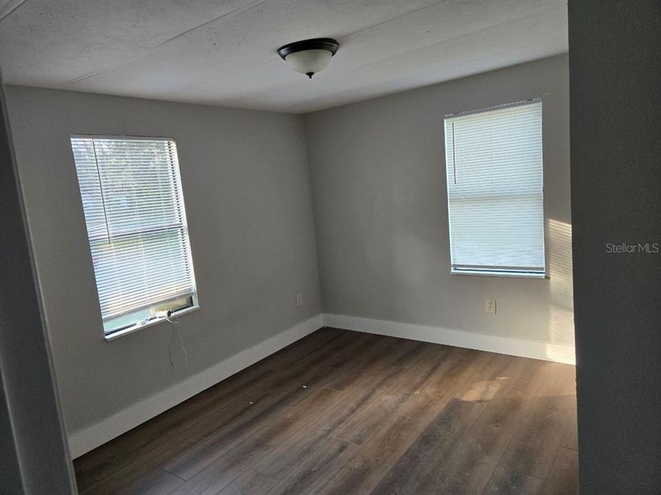 待售: $295,000 (4 贝兹, 2 浴室, 1500 平方英尺)