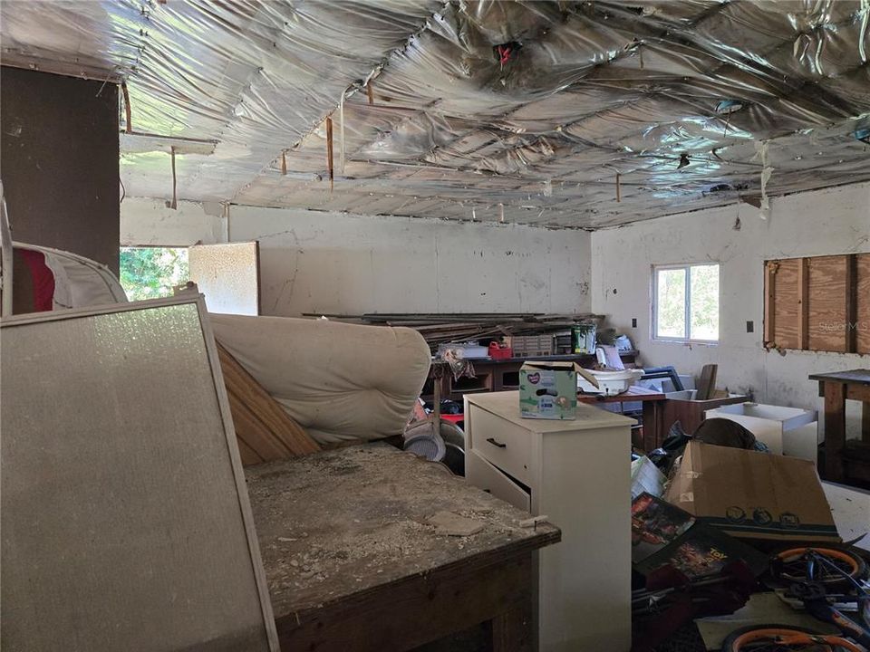 待售: $295,000 (4 贝兹, 2 浴室, 1500 平方英尺)