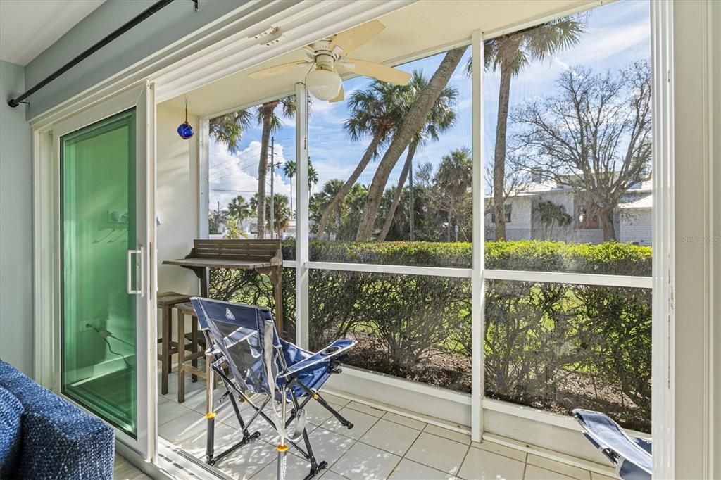 For Sale: $750,000 (2 beds, 2 baths, 1034 Square Feet)