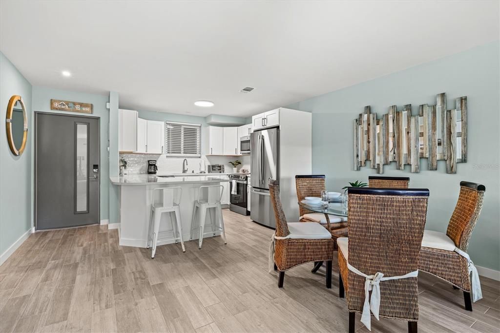 For Sale: $750,000 (2 beds, 2 baths, 1034 Square Feet)