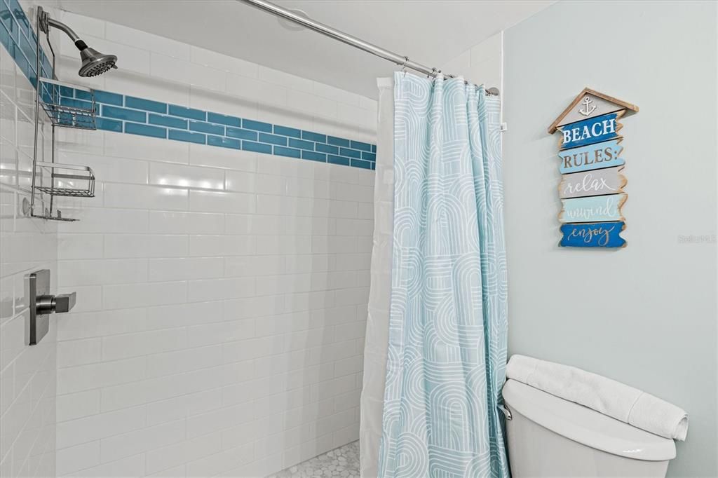 For Sale: $750,000 (2 beds, 2 baths, 1034 Square Feet)