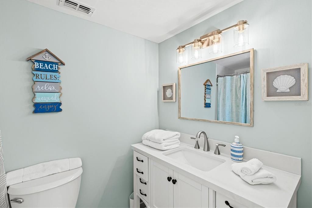 For Sale: $750,000 (2 beds, 2 baths, 1034 Square Feet)