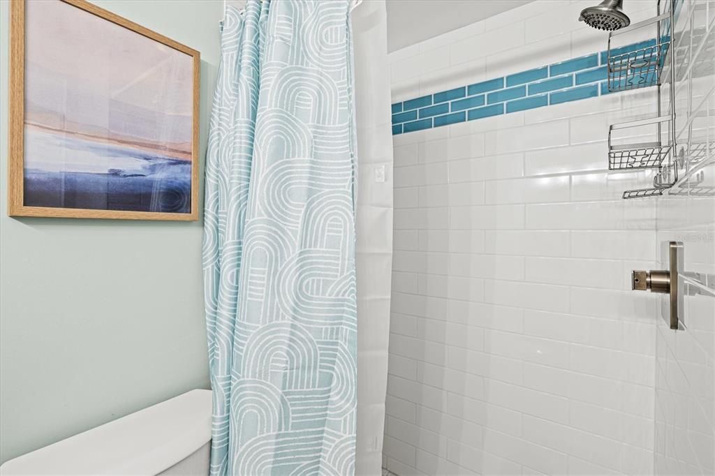 For Sale: $750,000 (2 beds, 2 baths, 1034 Square Feet)