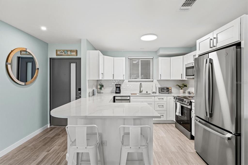 For Sale: $750,000 (2 beds, 2 baths, 1034 Square Feet)