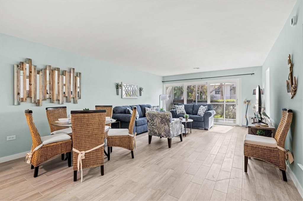 For Sale: $750,000 (2 beds, 2 baths, 1034 Square Feet)