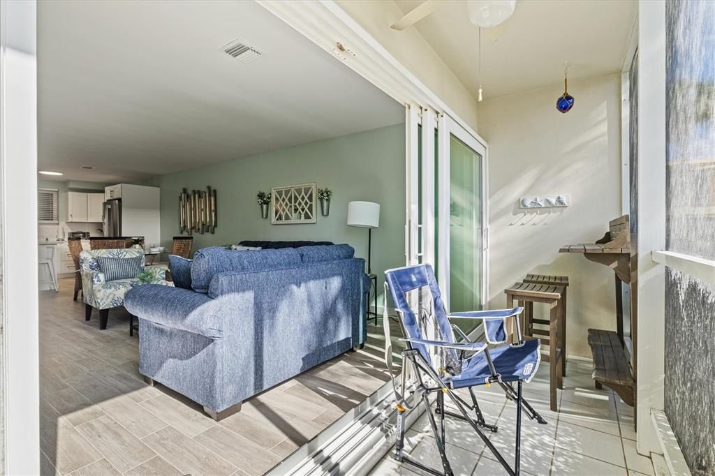 For Sale: $750,000 (2 beds, 2 baths, 1034 Square Feet)