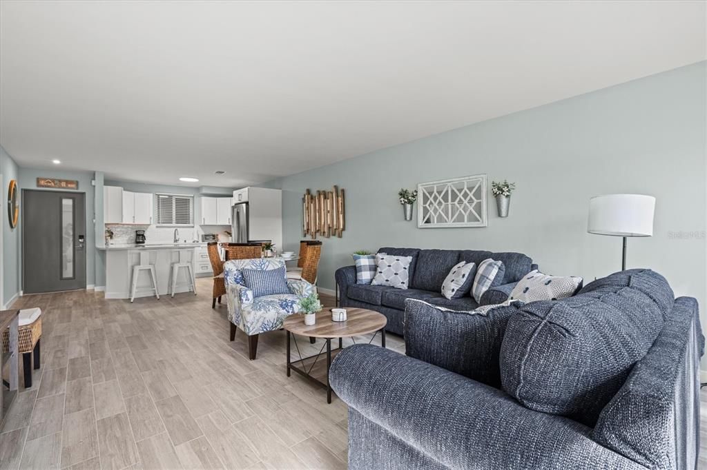 For Sale: $750,000 (2 beds, 2 baths, 1034 Square Feet)