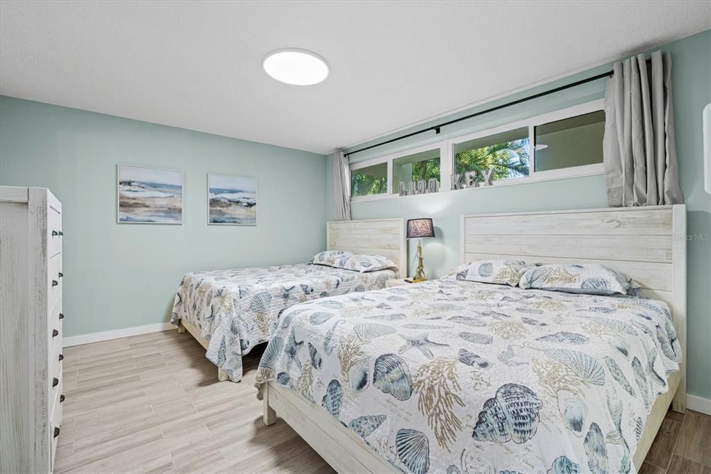 For Sale: $750,000 (2 beds, 2 baths, 1034 Square Feet)