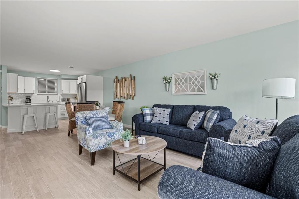 For Sale: $750,000 (2 beds, 2 baths, 1034 Square Feet)