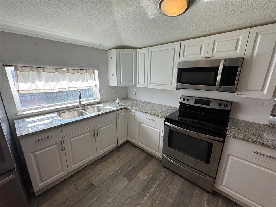 待售: $175,000 (3 贝兹, 2 浴室, 1087 平方英尺)