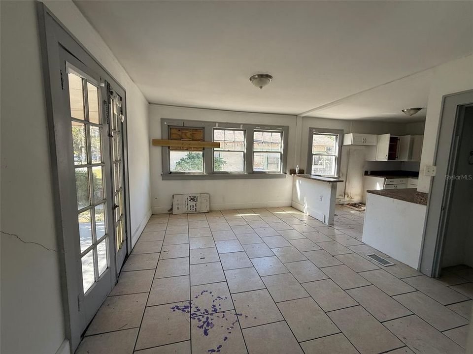 待售: $169,900 (2 贝兹, 1 浴室, 1350 平方英尺)