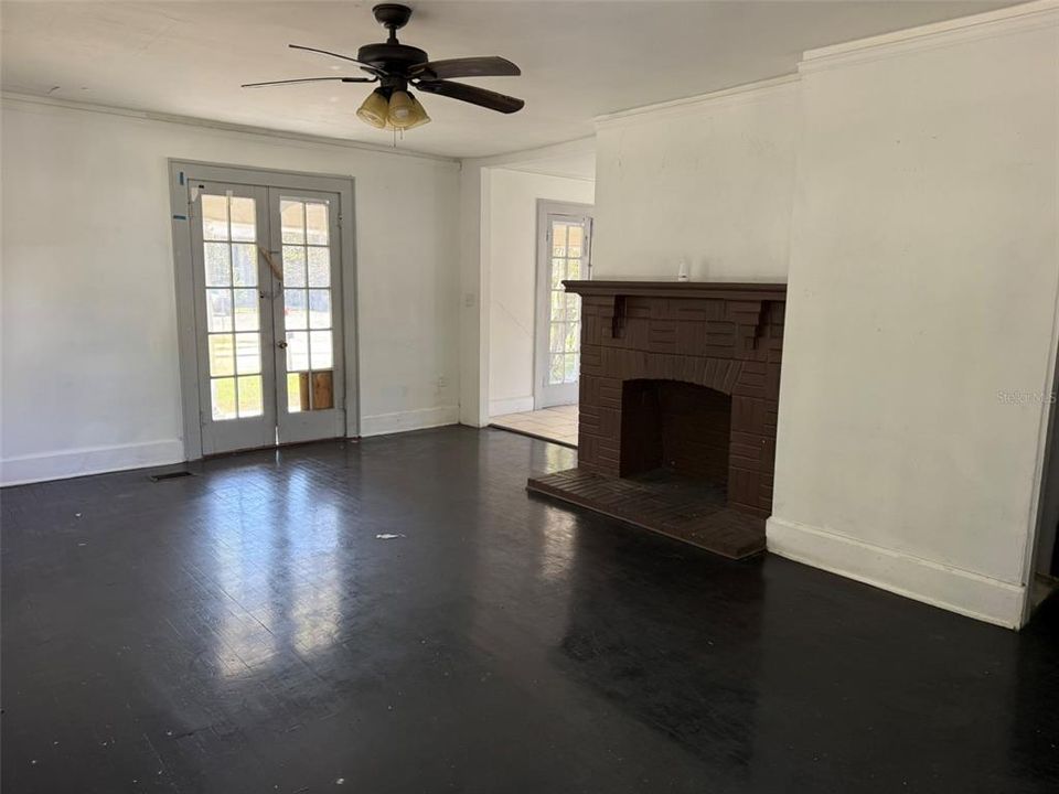 待售: $169,900 (2 贝兹, 1 浴室, 1350 平方英尺)