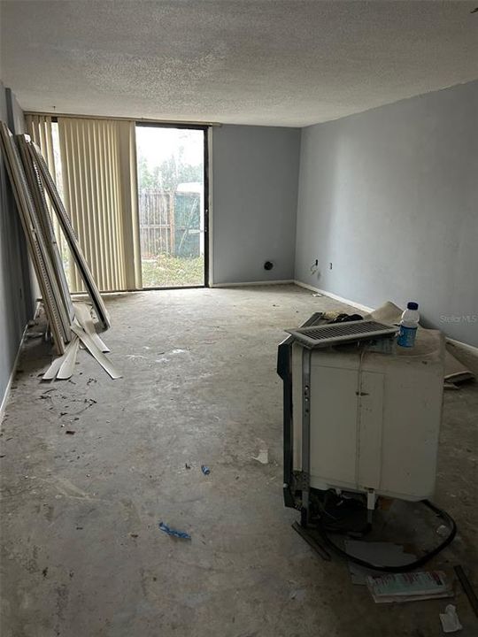 For Sale: $29,900 (2 beds, 1 baths, 942 Square Feet)