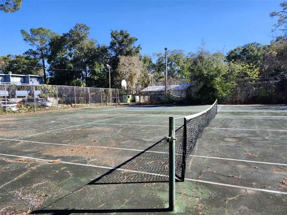 For Sale: $29,900 (2 beds, 1 baths, 942 Square Feet)