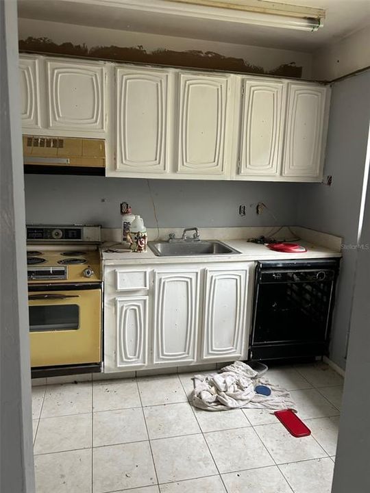 For Sale: $29,900 (2 beds, 1 baths, 942 Square Feet)