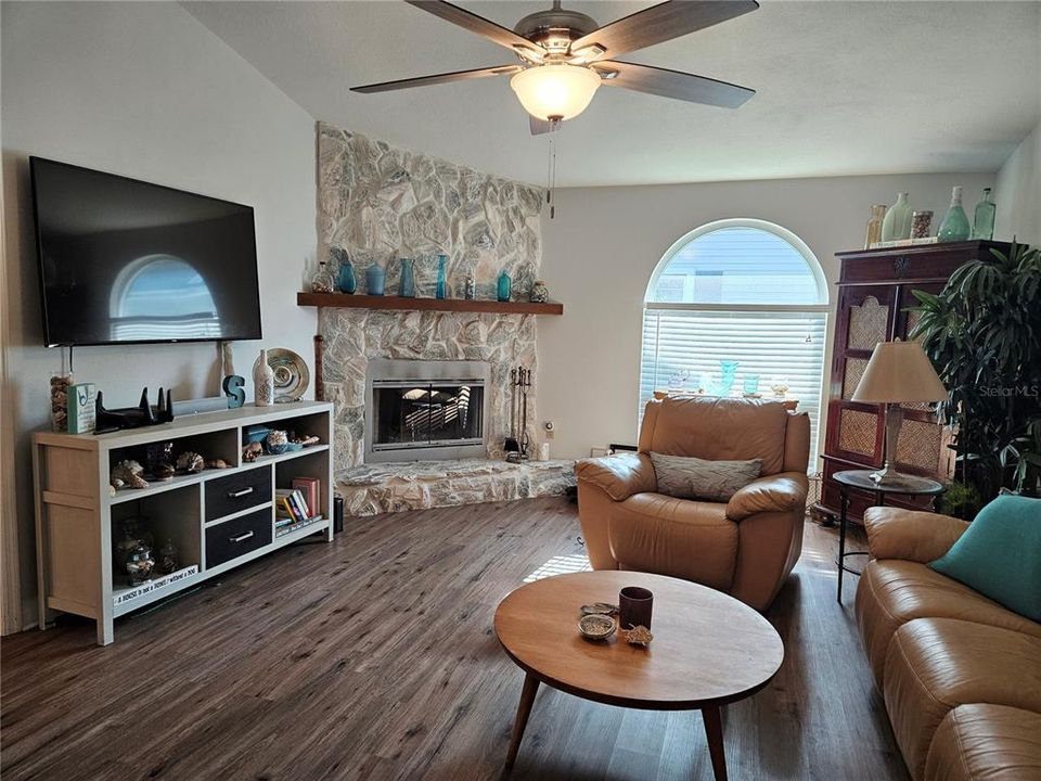 For Sale: $459,900 (3 beds, 2 baths, 2230 Square Feet)