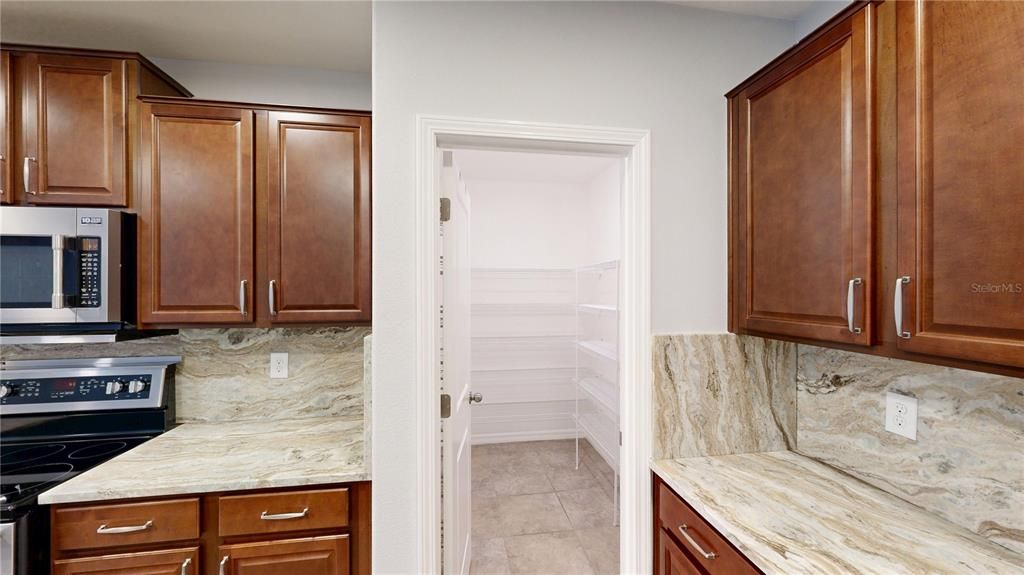 В аренду: $2,750 (6 спален, 3 ванн, 2614 Квадратных фут)