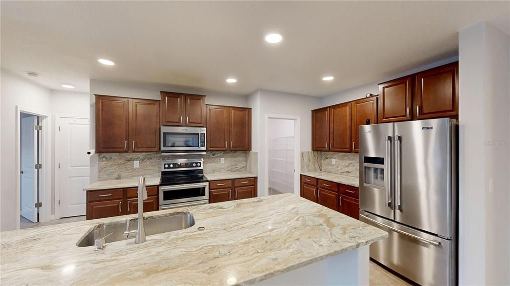 В аренду: $2,750 (6 спален, 3 ванн, 2614 Квадратных фут)