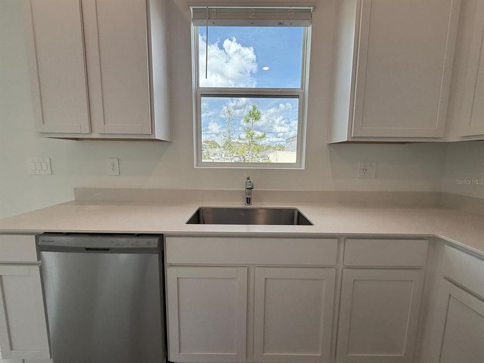 出租: $1,900 (3 贝兹, 2 浴室, 1873 平方英尺)