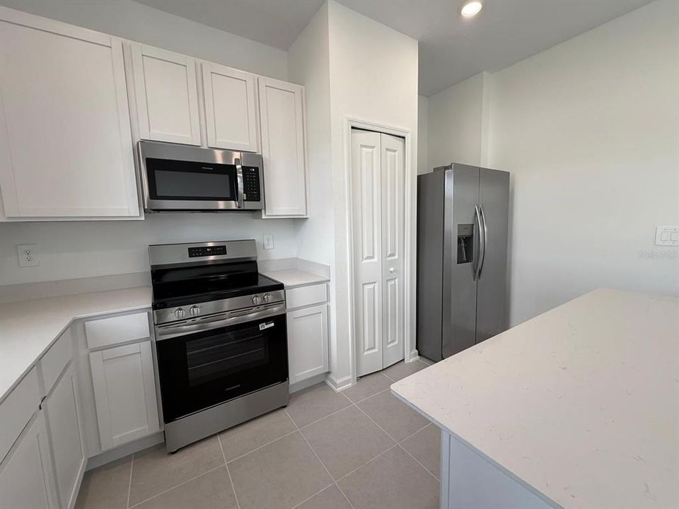 出租: $1,900 (3 贝兹, 2 浴室, 1873 平方英尺)