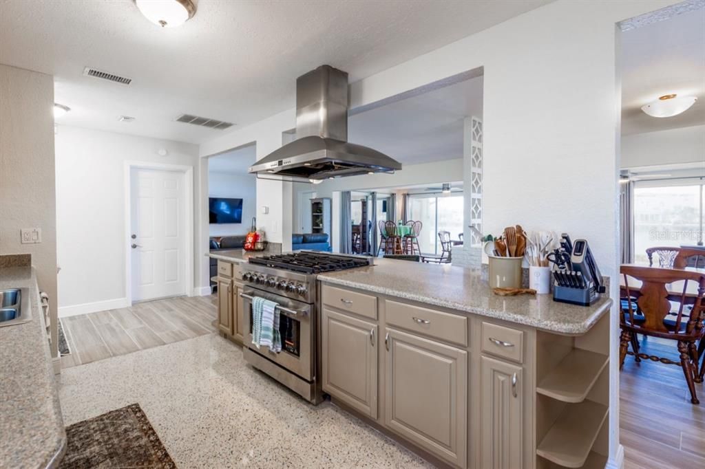 For Rent: $4,700 (3 beds, 3 baths, 1650 Square Feet)