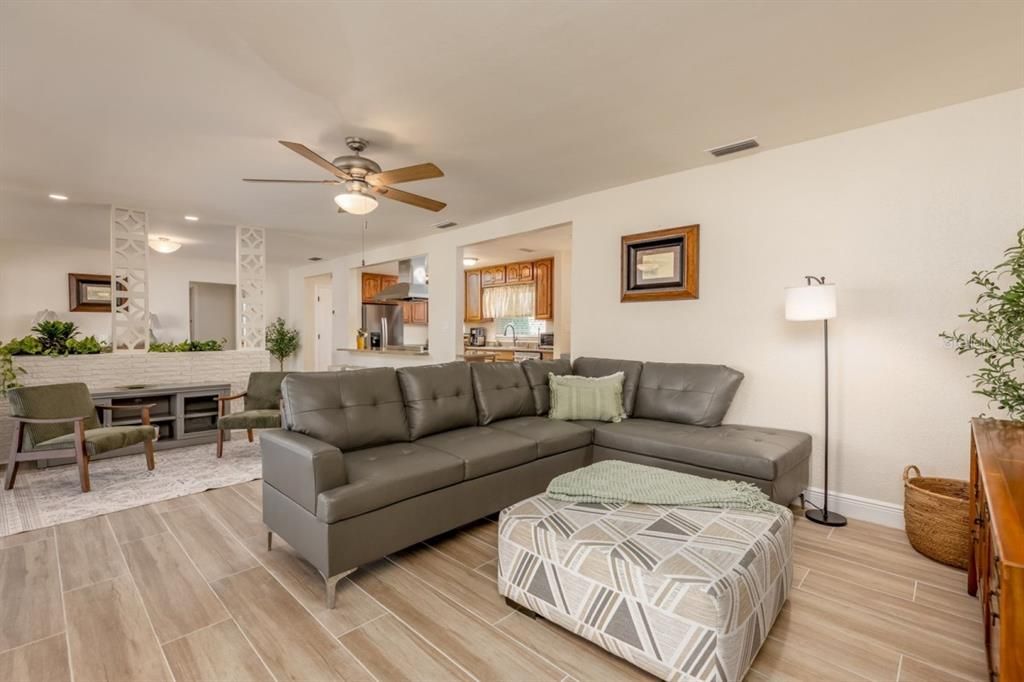 For Rent: $4,700 (3 beds, 3 baths, 1650 Square Feet)