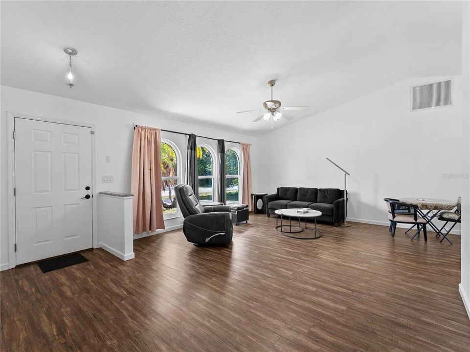 For Sale: $279,000 (3 beds, 2 baths, 1436 Square Feet)