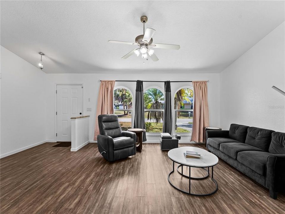 For Sale: $279,000 (3 beds, 2 baths, 1436 Square Feet)