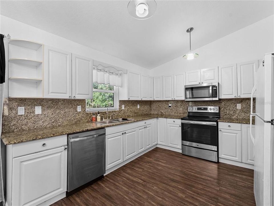 For Sale: $279,000 (3 beds, 2 baths, 1436 Square Feet)